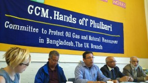 Activists take pledge to stand with Phulbari people. 26 August 2015. Photo credit: Rumana Hashem