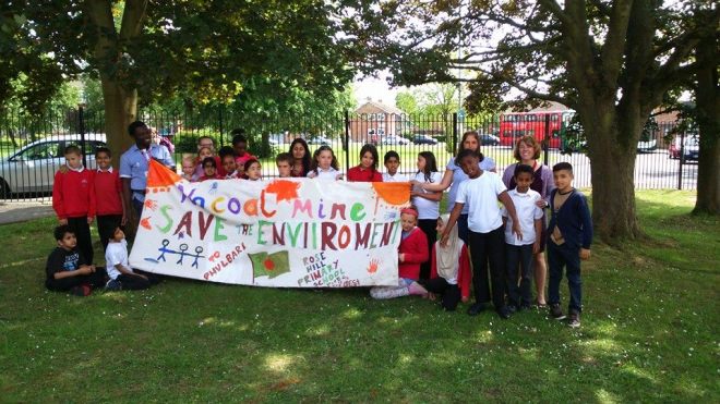 Pupils at Oxford's Rose Hill Primary School painted banner against open cast mine to express solidarity with Phulbari people . 18 June 2015. Photo: Andy Edwards 