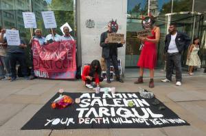 Paying tribute to the victms of Phulbari with flowers and by lighting candles on 26 Aug 2006 at London Stock Exchange