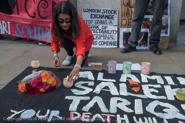 Phulbari Solidairty Group Founder and an eye witness to the shooting in 2006 lights a cnadle for the victims of Phulbari on 26 August 2006 at London Stock Exchange. Photocredit : Peter Marshall